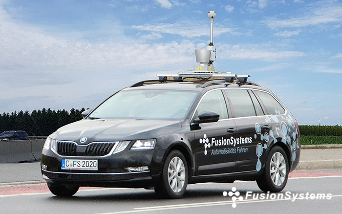 FusionSystems Sensorfahrzeug seitlich von vorn